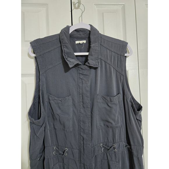Maurices size 2 women's gray zip up x waist vest - Picture 4 of 11